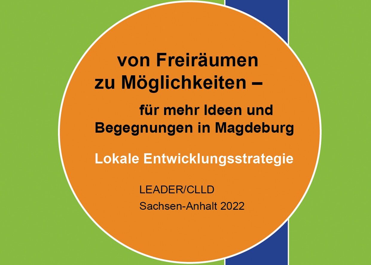 LES Cover orangefarbener Kreis mit Titel der Lokalen Entwicklungsstrategie auf grünem Hintergrund mit einem senkrechten blauen Streifen