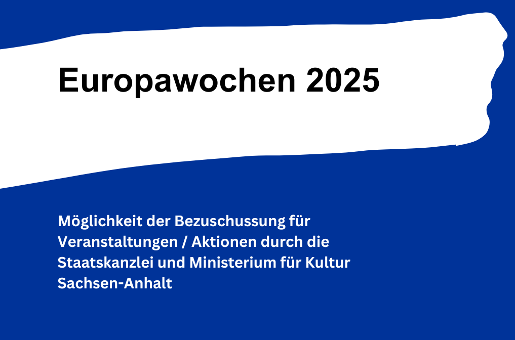 weißer Streifen auf europa-blauem Hintergrund „Europawochen 2025“ darunter weiße Schrift „Hinweis auf Bezuschussung für Projekte“